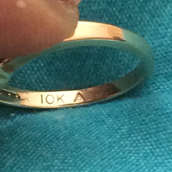 10k gold ring. - Picture 6 of 11